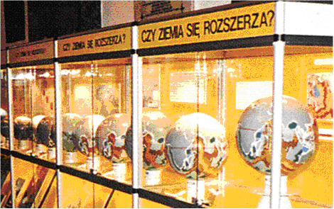 James Maxlow’s first Expanding Earth models on display in Warsaw, Poland (1998). These are now on display in Wroclaw, Poland